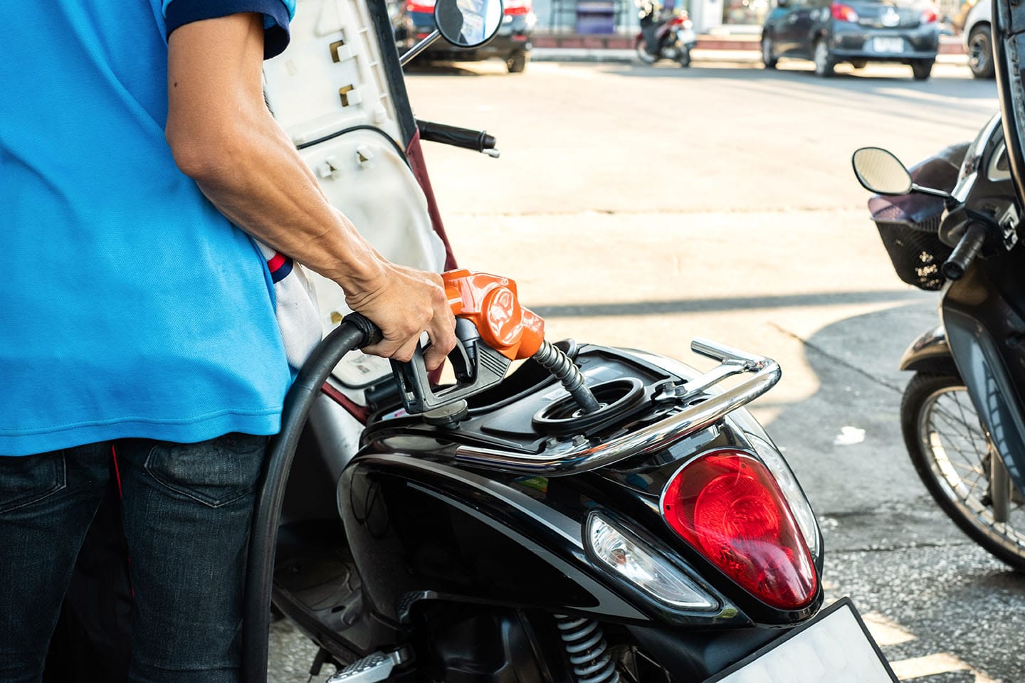 Filling up with fuel for Motorcycle storage in winter